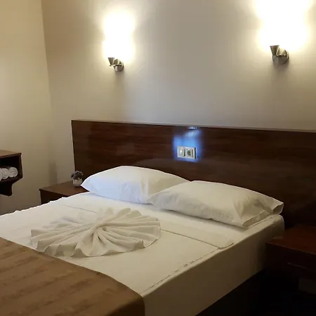 Hotel Midi & 5*